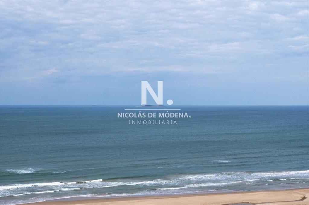 Apartamento en Venta de 3 dormitorios Frente al ,