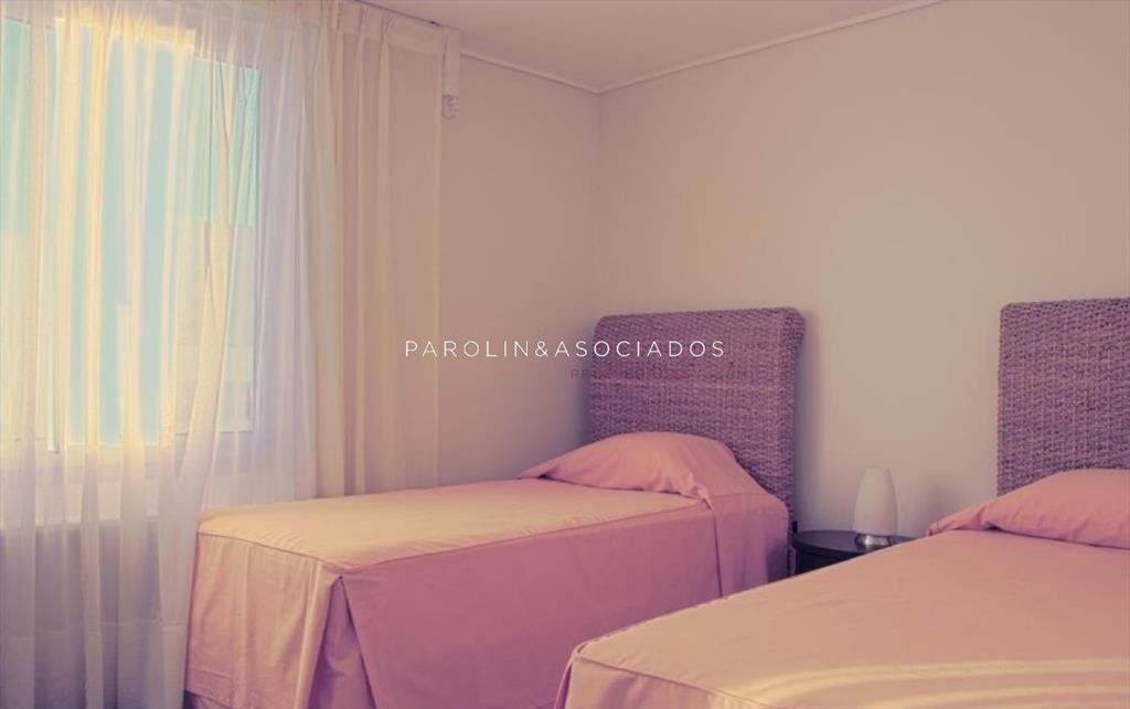 Penthouse de 4 dormitorios en venta en edificio