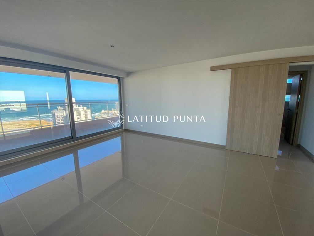 Piso alto pasante en Brava, 3 dormitorios, y