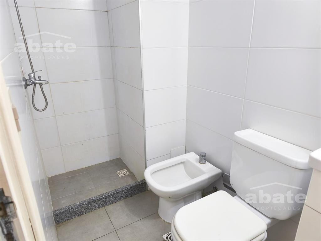 Alquiler 1 dormitorio con placard y patio de uso exclusivo!
