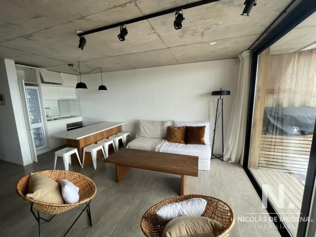 Vende apartamento en Manantiales de 2 dormitorios.