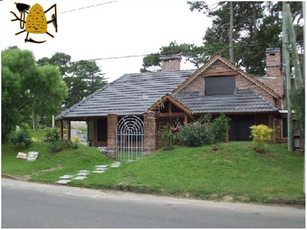 Hermosa casa en el corazón de playa Mansa