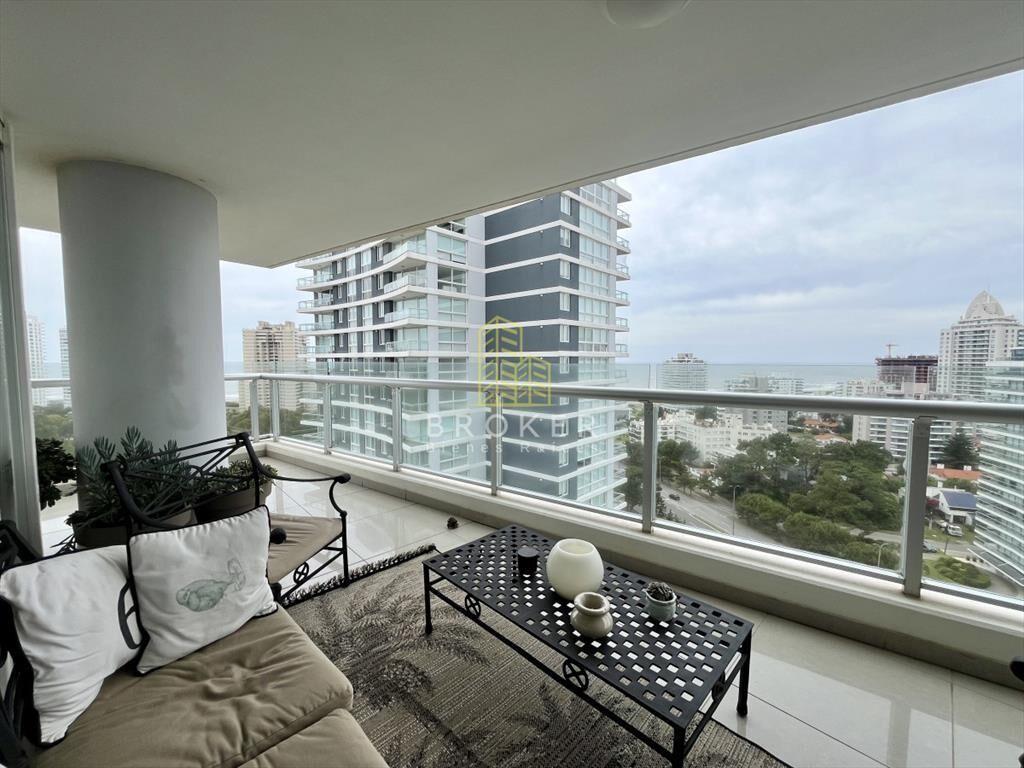 Venta Apartamento de 4 dormitorios a metros del
