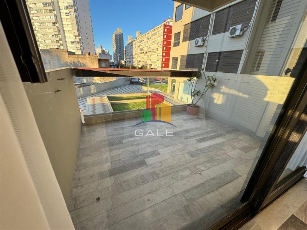 Apartamento de 3 dormitorios en venta y alquiler