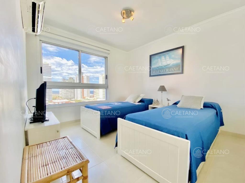 Apartamento en Venta de tres dormitorios, Punta