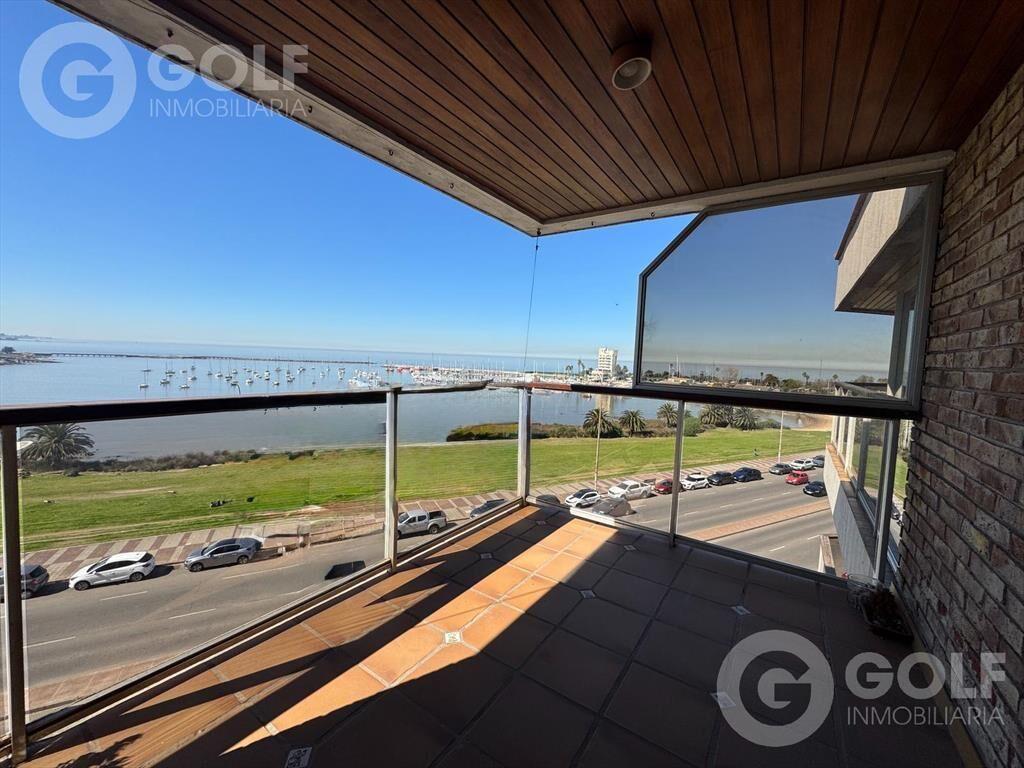 Venta apartamento de 3 dormitorios con vista al Puertito De