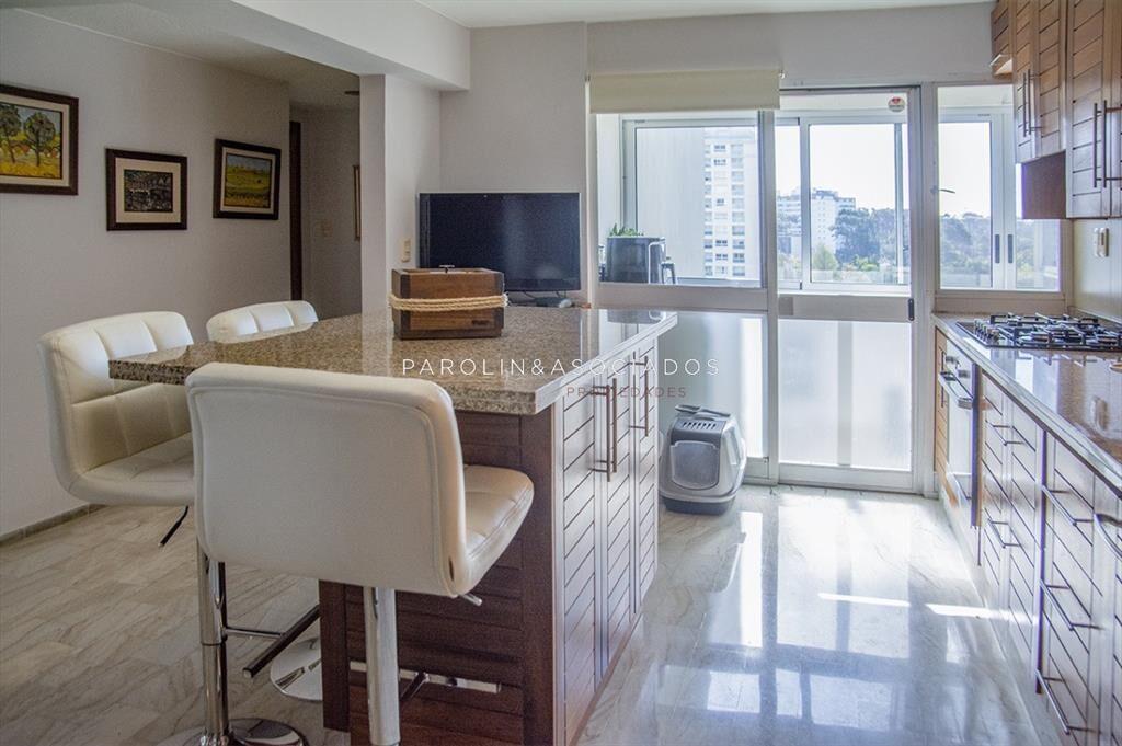 Apartamento en venta de 3 dormitorios en Center,