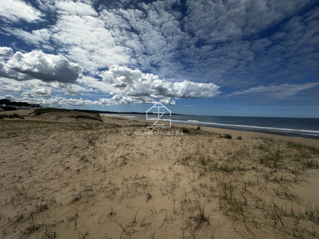 Venta en exclusiva terreno primera línea al mar