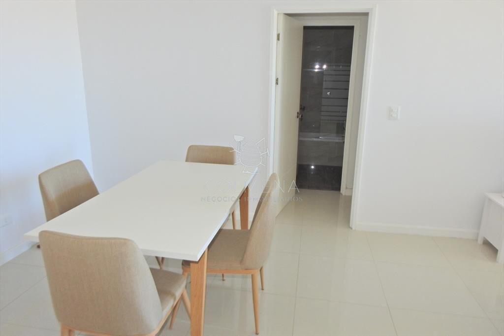 Precioso apartamento en Pinares Punta del Este.-