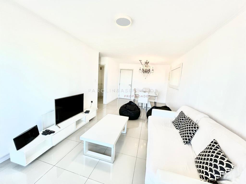 Apartamento de 3 dormitorios en venta en edificio