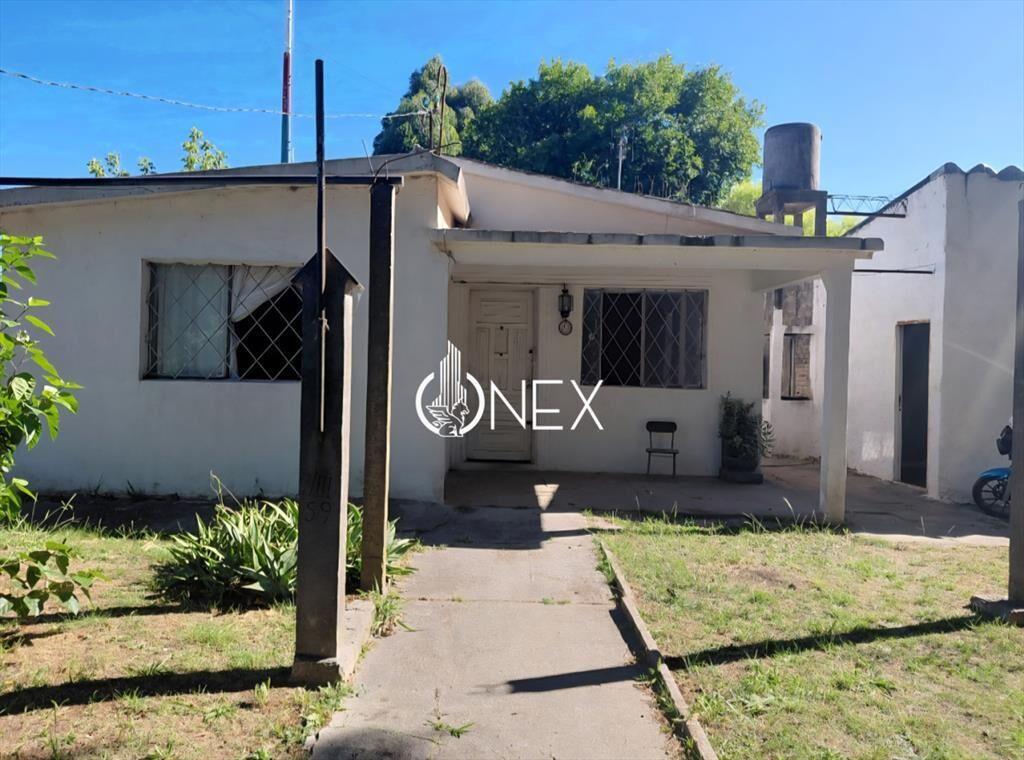 Venta de Casa de �poca y Galpón en Colonia