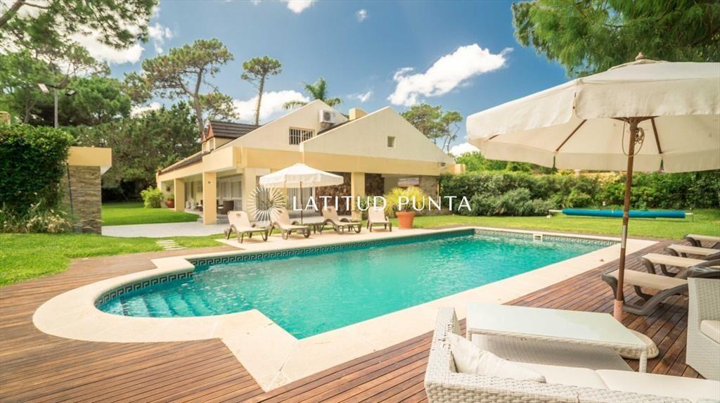 Casa en playa Mansa, 6 dormitorios mÃ¡s