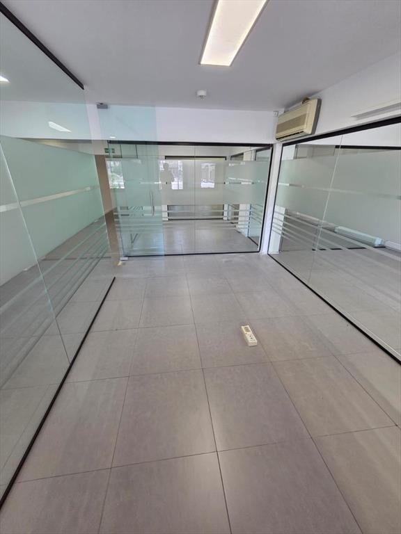 Juncal y Sarandi, 3 mts de frente, 180 m2 , excelente estad