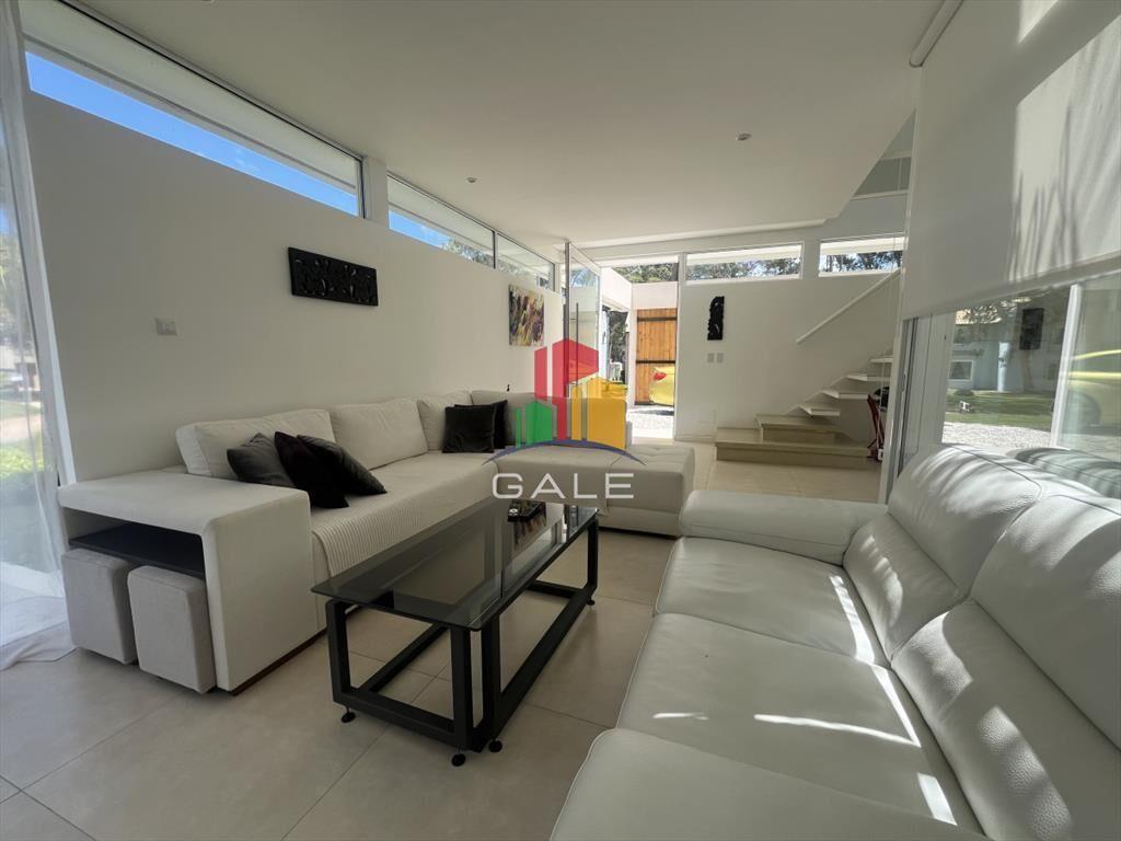 Casa en Venta 4 Dormitorios en Solanas Barrio del