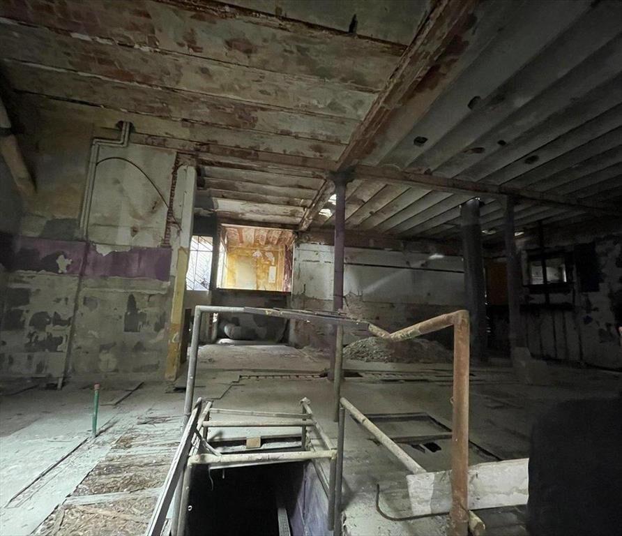 Venta de gran local comercial a reciclar Ciudad Vieja 2146m
