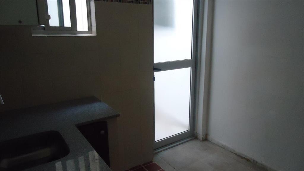 Apartamento interior, primer piso por escalera, 1 dorm, 2 p