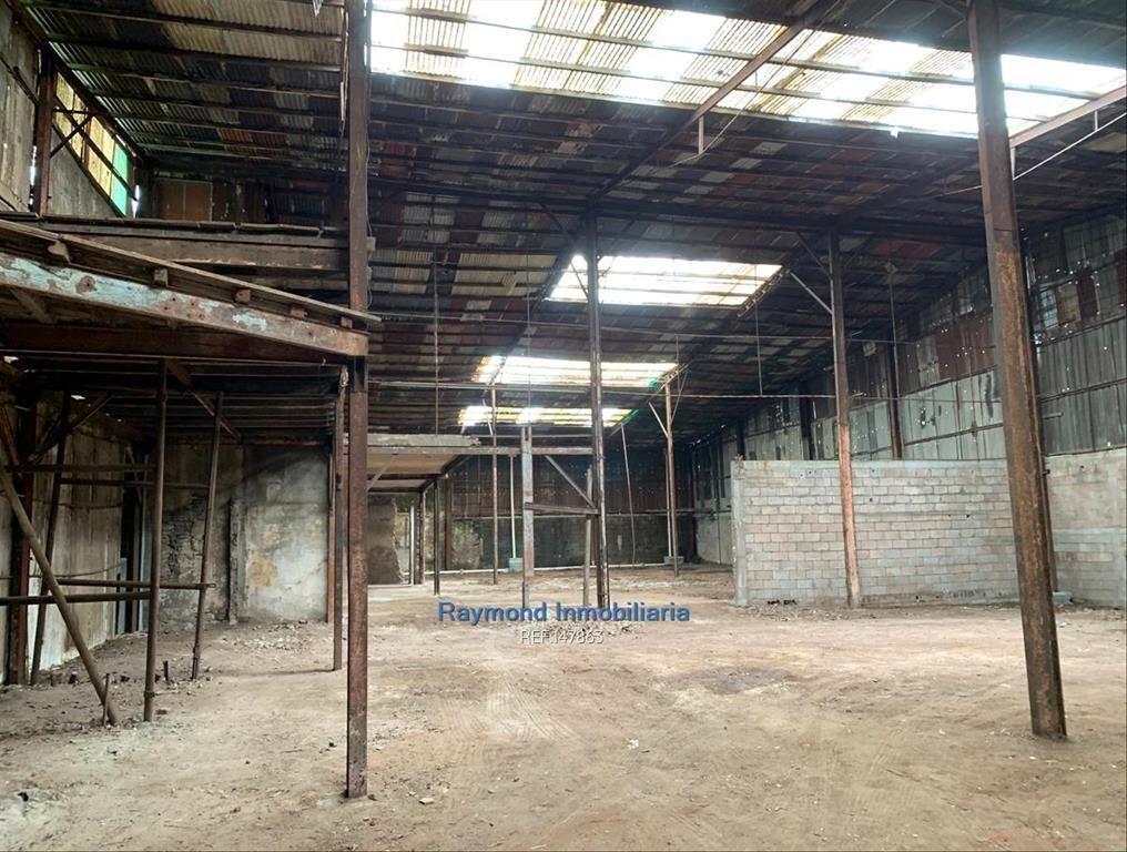 Local de 1500m2 en Bazzano a metros de Gral Flores