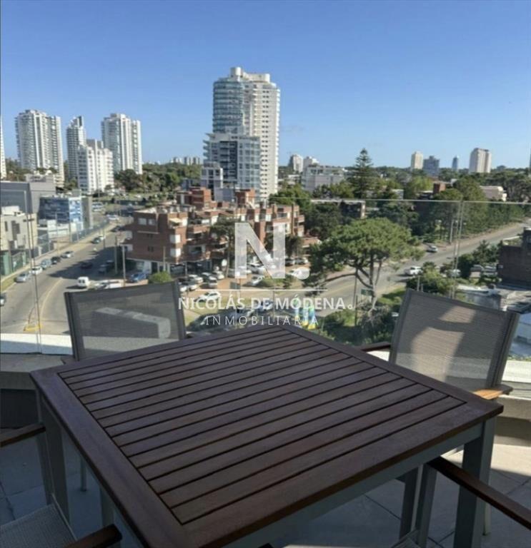 En venta apartamento de 3 dormitorios en suite al