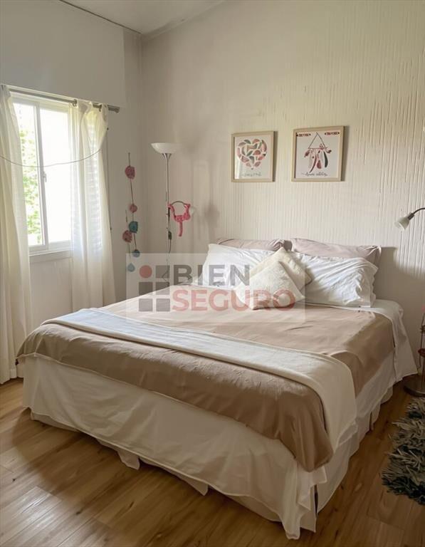 Cómoda casa de 4 dormitorios y amplio jardín, barbacoa con