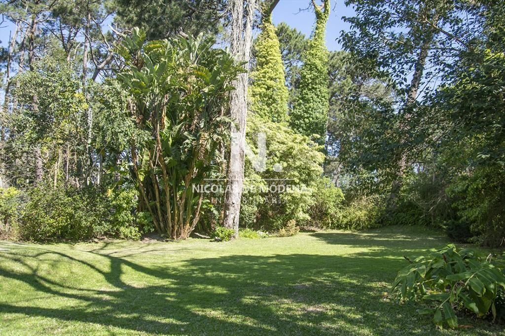 VENDE CASA DE 3 DORMITORIOS EN PLAYA MANSA, CON