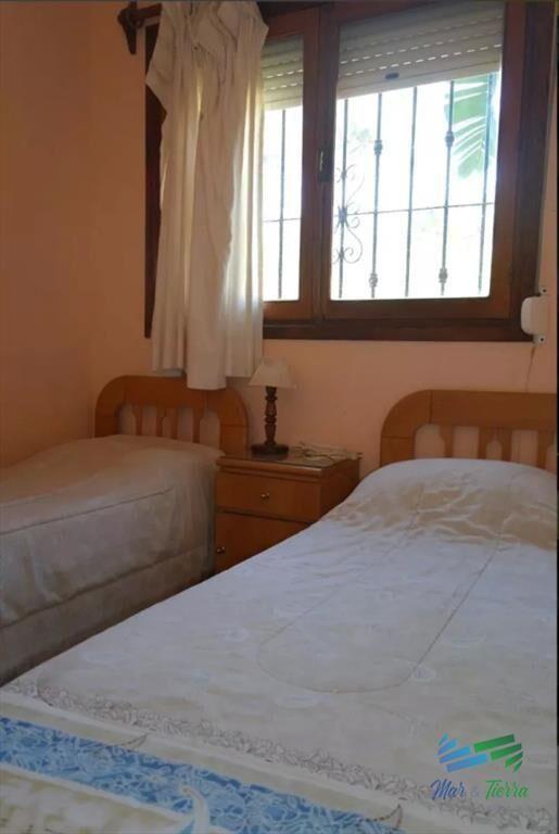 Casa de 4 dormitorios con piscina en alquiler en