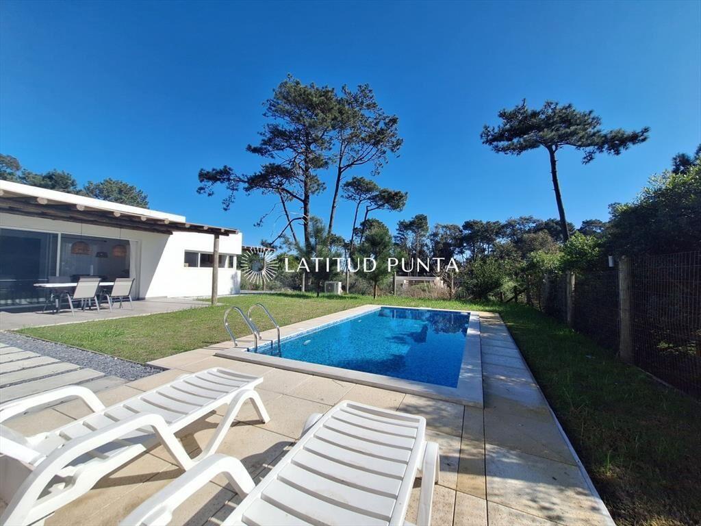 Casa a estrenar en La Barra con piscina