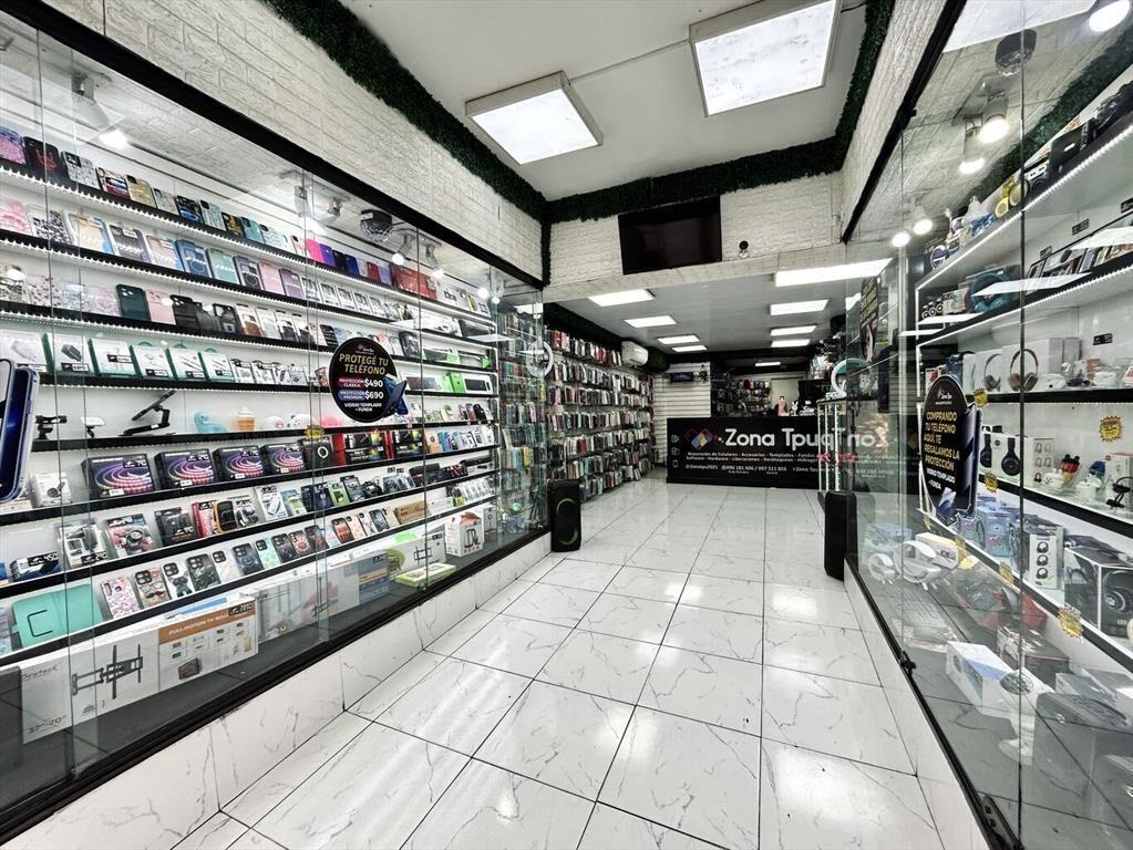 Local comercial en venta con renta sobre Av 8 de octubre