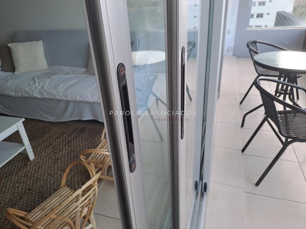 Vende apartamento de 3 dormitorios y excelentes