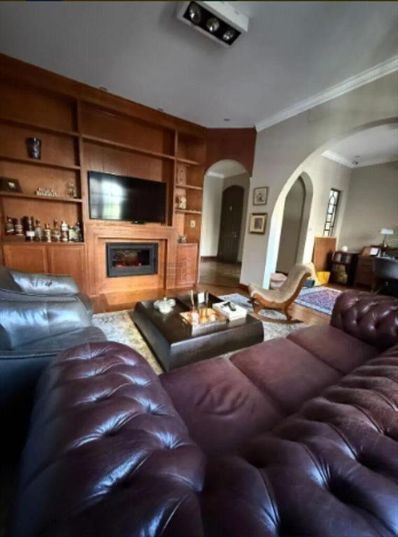 Casa en venta, cuatro dormitorios, garaje.