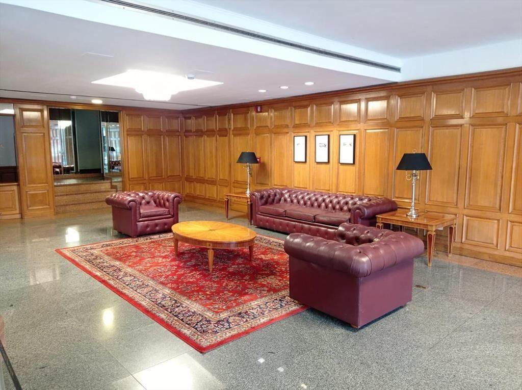 Plaza Independencia , 570 m2 llanos, piso alto con la mejor