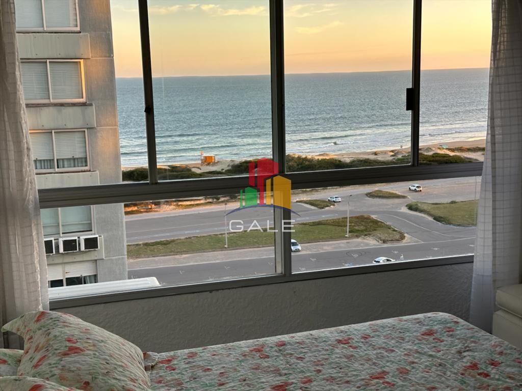 Una vista hermosa del mar!