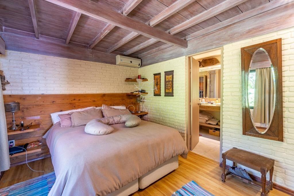 Casa  sobre la Laguna con playita