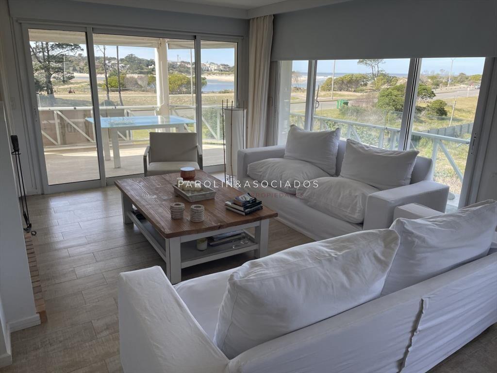 Apartamento de 3 dormitorios con vista al mar, en Brava Pun