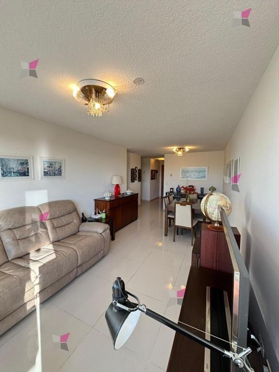 Apartamento de 2 dormitorios en Av. Roosevelt, ,
