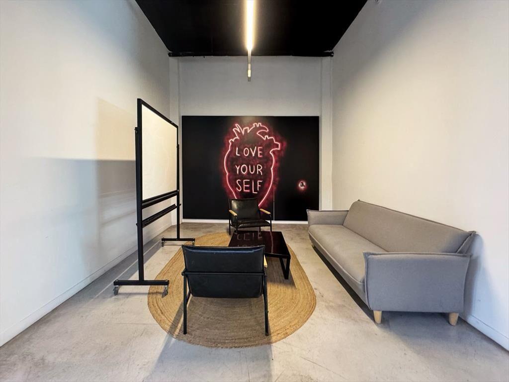 - ALQUILER -OFICINA - COWORK - TODO INCLUIDO - TRES CRUCES-