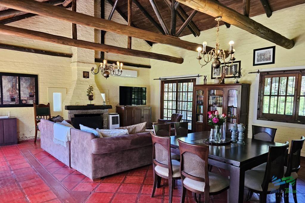 Casa 3 dormitorios en alquiler anual, cerca Punta