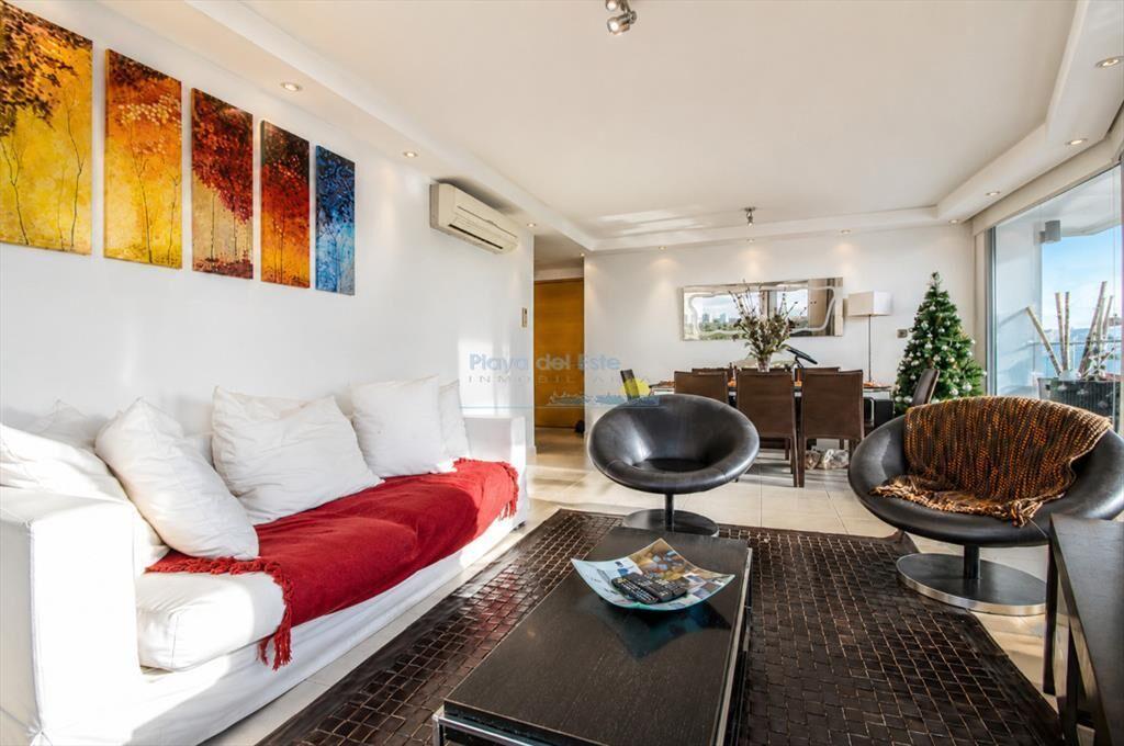 Venta de apartamento de tres dormitorios más en