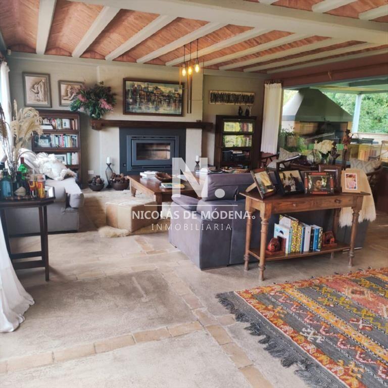 Hermosa casa de  2 niveles, con amplios espacios
