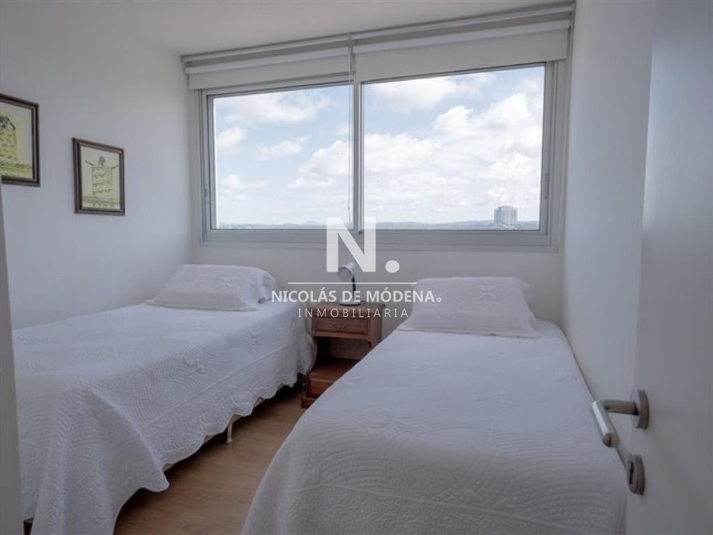 Vende apartamento de 2 dormitorios en Roosevelt,