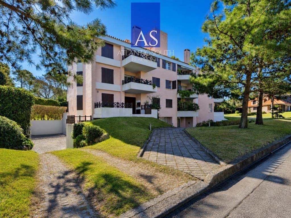 Apartamento 3 dormitorios con estufa y parrillero