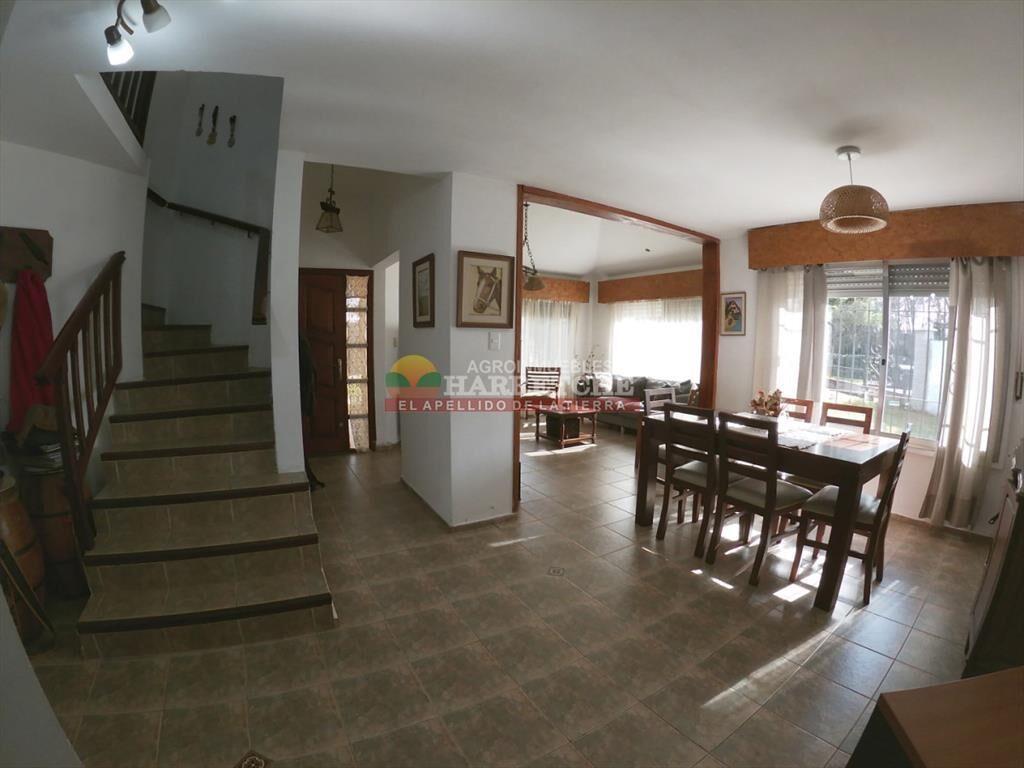 Chalet en Lezica de 3 dormitorios , 2 baños , garage , par