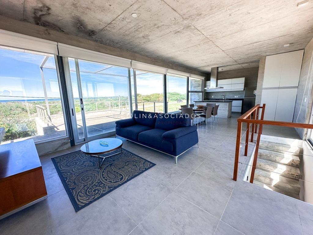 Casa en venta de 3 dormitorios en frente al mar de La Juani