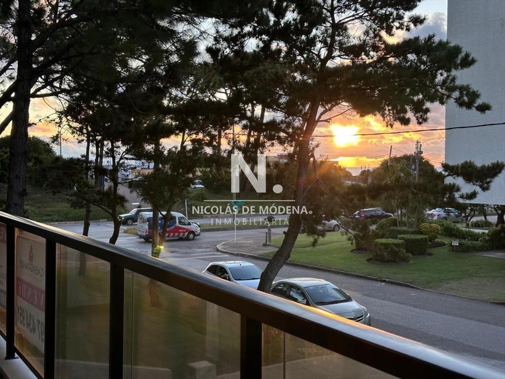 Vende oportunidad en Playa Mansa, primera línea