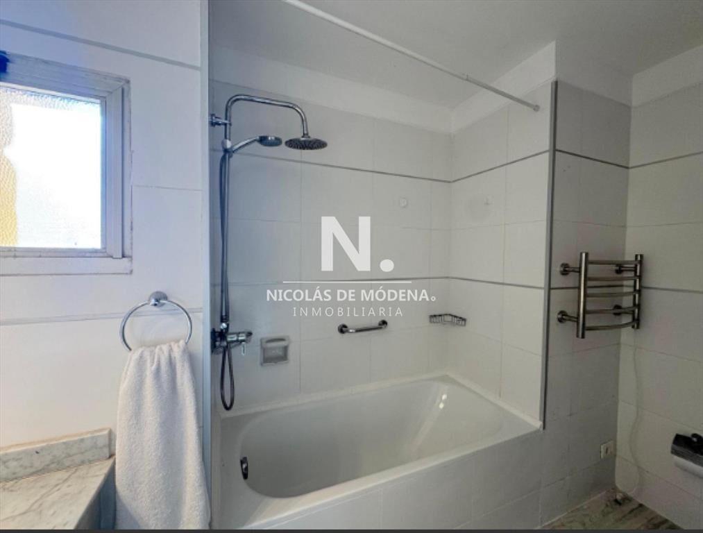 En venta impecable apartamento de 3 dormitorios con Balcon,