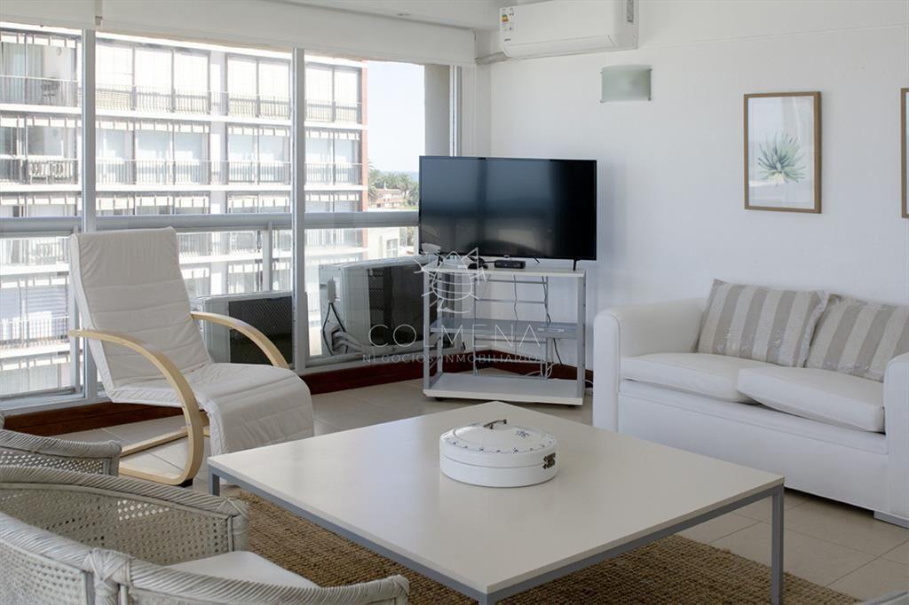 Apartamento de 2 dormitorios con vista al mar en venta en P