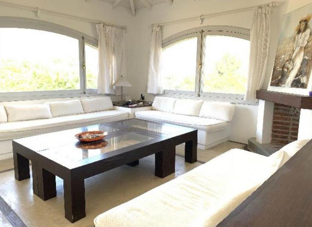 CASA EN VENTA DE 4 DORMITORIOS EN LA BARRA