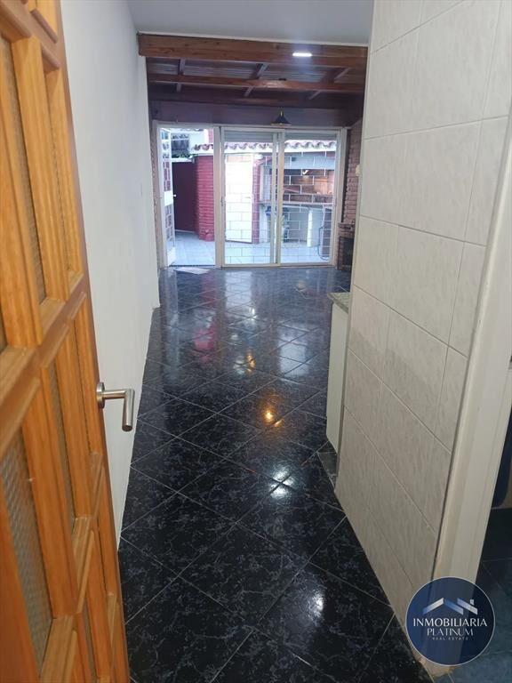 Apartamento duplex en alquiler con cochera cerca de nuev...