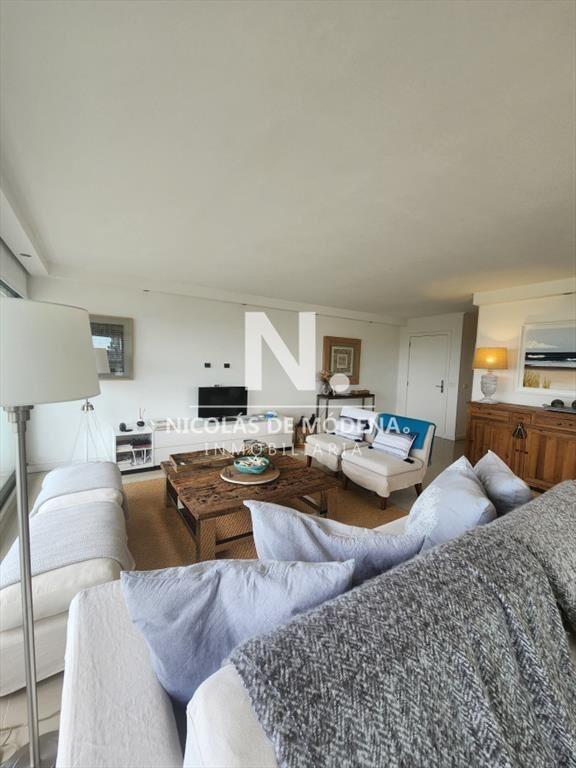 Apartamento de 3 dormitorios en alquiler temporal Punta del