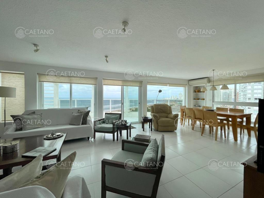 Excepcional penthouse en primera linea de la
