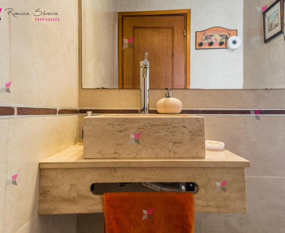 VENTA DE CASA DE 5 DORMITORIOS FRENTE AL MAR EN